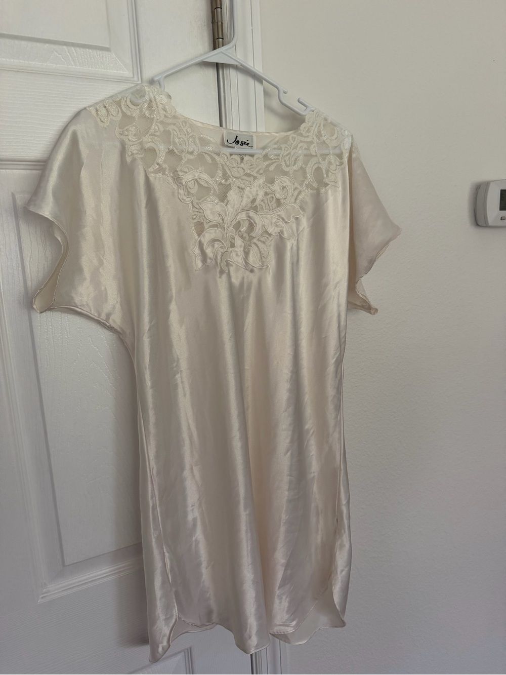 VTG Josie by Natori Cream Satin & Lace Nightgown Cap Sleeve Slit Hem S/M